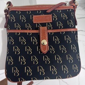 Dooney & Bourke Crossbody bag 💕💕